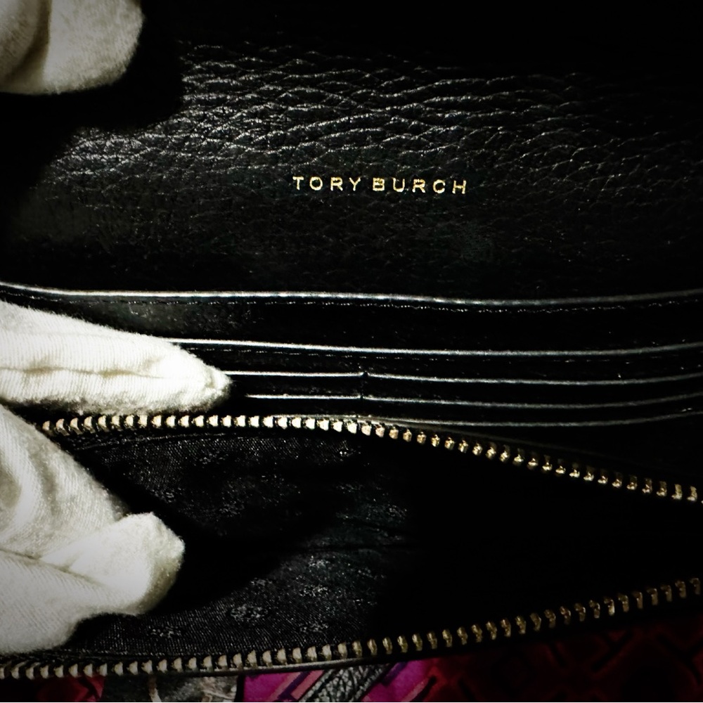Tory Burch Elegant Black Leather Crossbody Bag - Picture 14 of 17